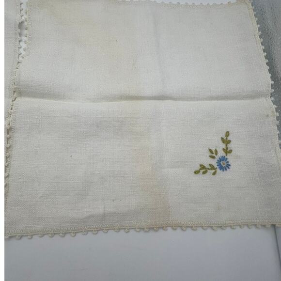 Vintage Set of 4 Ivory Ladies Handkerchiefs With Blue Embroidery Flower Crochet - Picture 3 of 11